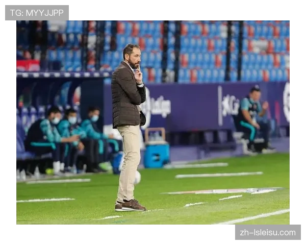 阿尔梅达因裁判冲突遭重罚禁赛七场，塞维利亚主帅面临追加处罚